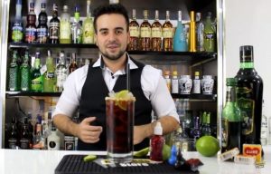 imagem do vídeo ensinando o passo a passo do drink catuaba afrodisíaca